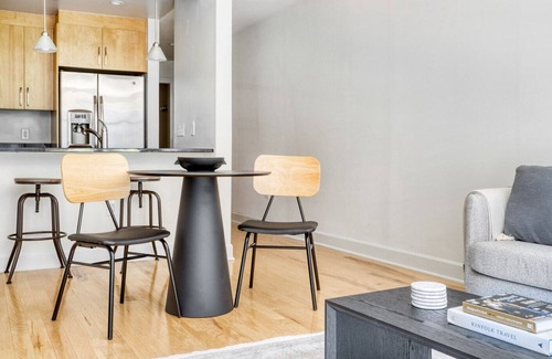 Mount Vernon Triangle Apartment | Amazing Mt Vernon 1BR w/Pool, W/D & Gym, near Chinatown, by Blueground