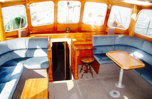 La Paz Boat Rental | Amazing multi-day excursions to Isla Espiritu Santo aboard 70 ft sailing-cruiser