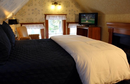 Pacific Grove Hotel | AMAZING OCEAN VIEWS - QUEEN, TWIN and LIVING ROOM