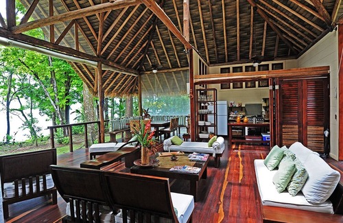 Cabo Matapalo House | Amazing Oceanfront House in Cabo Matapalo with pool.Two surfboards.