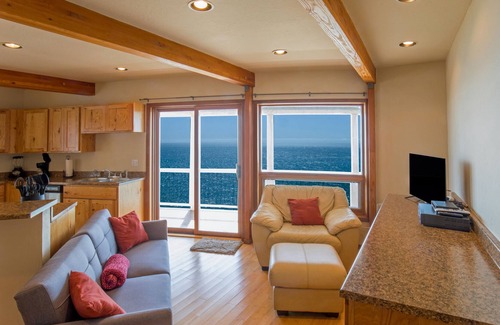 Shelter Cove Condo | Amazing Oceanview! by OceanviewHotTubs Tesla Charging Oceanfront! Shelter Cove