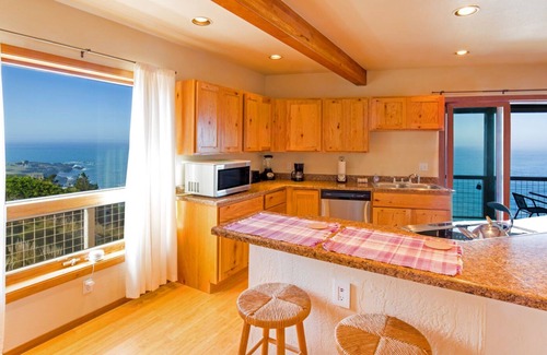 Shelter Cove Condo | Amazing Oceanview! by OceanviewHotTubs Tesla Charging Oceanfront! Shelter Cove