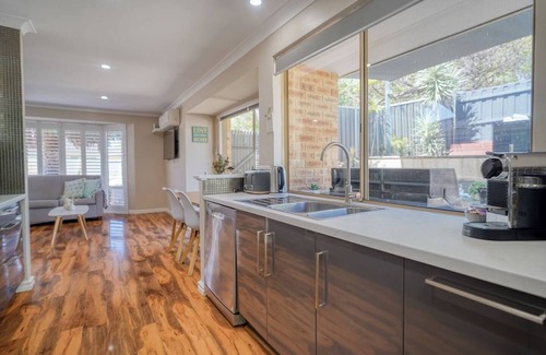 Scarborough Villa | Amazing Outdoor Living with Pizza Oven!