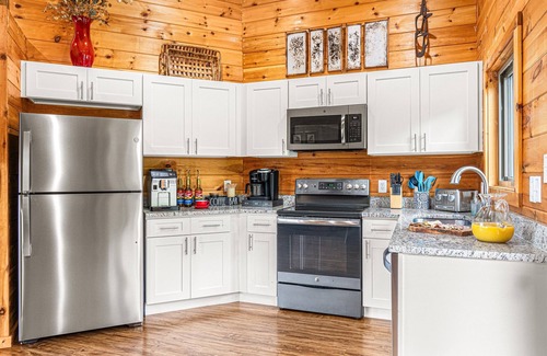 Pittman Center Ski Chalet | Amazing Panoramic Views + Fire Pit + Hot Tub