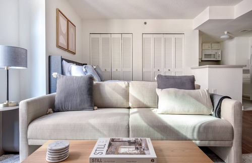 Penn Quarter Apartment | Amazing Penn Quarter Studio w/Gym, DM & W/D, near Metro, by Blueground