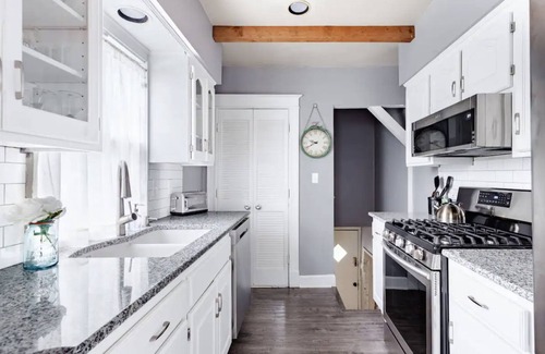 Countryside House | Amazing Plaza Location - Steps from new Whole Foods!