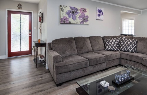 Winnetka House | Amazing Private house with POOL& 3 bedrooms in the heart of LA