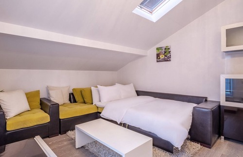 Mecidiyekoy Apartment | Amazing Residence Flat near Trump Mall