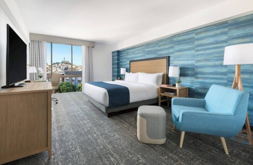 Fisherman's Wharf Hotel | Amazing Retreat Close to Chinatown | Outdoor Pool Access | Pets Are Allowed
