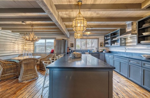 Leakey House | Amazing Retreat in Leakey - Sleeps 14 - Private Pool & Seasonal River Access