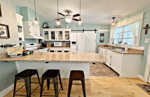 Foley House | Amazing River House! Perfect for the whole family ~ BOOK TODAY
