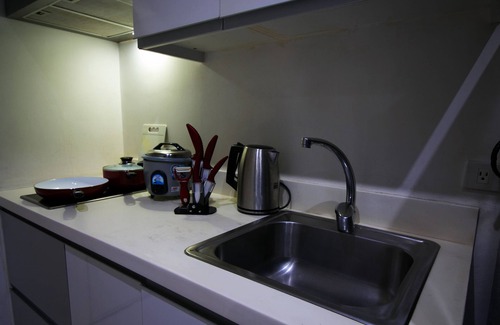 Valenzuela Apartment | Amazing Romantic view L-pools Gramercy Makati 1212