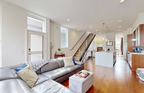 Alki House | Amazing rooftop deck views of the sound, gas grill, and W/D