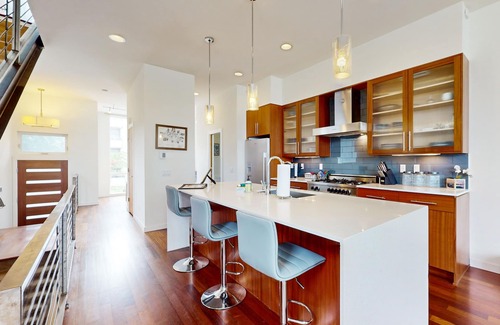 Alki House | Amazing rooftop deck views of the sound, gas grill, and W/D