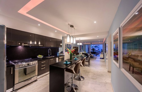 Amapas Condo | Amazing rooftop infinity pool! Ocean view 2 Bed/2 Bath condo. Walk Everywhere