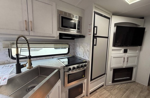 Round Top House | Amazing RV with AC in charming Round Top