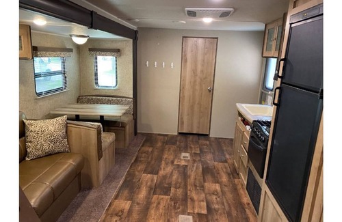Layton House | Amazing RV with bunks and enclosed Master