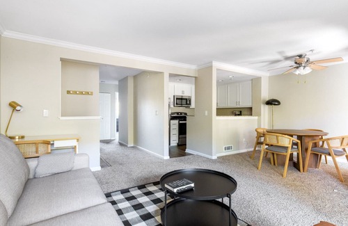 Santa Clara Apartment | Amazing Santa Clara 2BR w/W/D, Gym, Pool, walk to Safeway, by Blueground