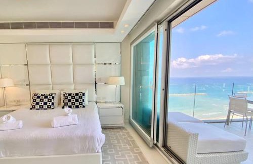 Kerem HaTeimanim Apartment | Amazing Sea view APT with parking at Royal Beach - By Beach Apartments TLV