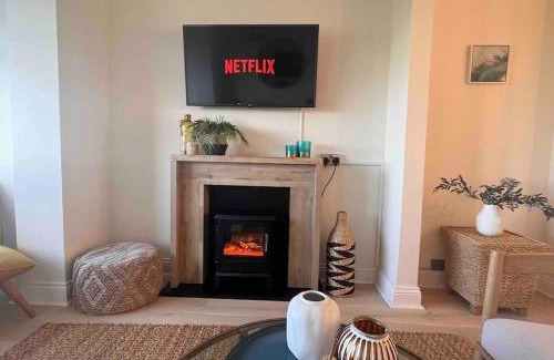 Amble House | Amazing sea views and hot tub