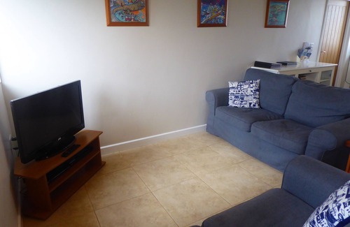 Angle House | Amazing Sea Views, walk to the beach. Dog Friendly.