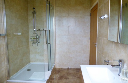 Angle House | Amazing Sea Views, walk to the beach. Dog Friendly.
