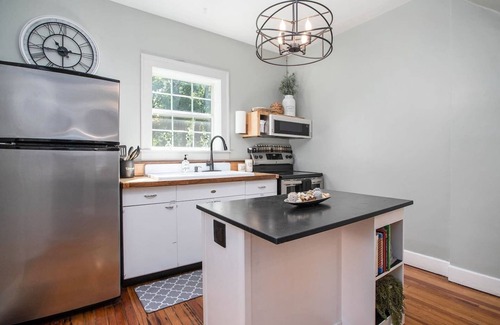 Saint Joseph House | Amazing Southshore Retreat * Game Room & Fire pit