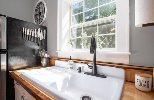 Saint Joseph House | Amazing Southshore Retreat * Game Room & Fire pit