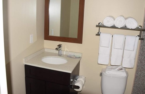 Queens House | Amazing Stay in Queens, Comfort & Convenience, Near Museum of the Moving Image