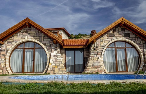 Iznik Villa | Amazing Stone House with Private Pool in Iznik