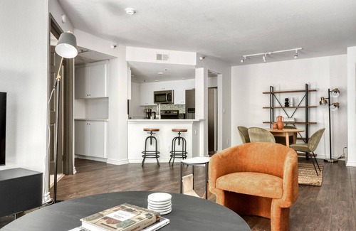 Studio City Apartment | Amazing Studio City 2BR w/Pool, Gym & W/D, nr Olive Ave, by Blueground
