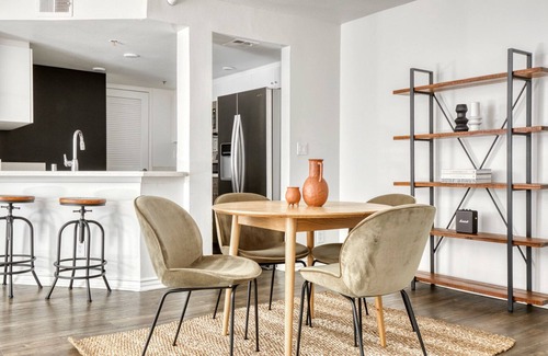 Studio City Apartment | Amazing Studio City 2BR w/Pool, Gym & W/D, nr Olive Ave, by Blueground