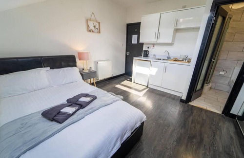 Selly Oak Apartment | Amazing studio next to the city