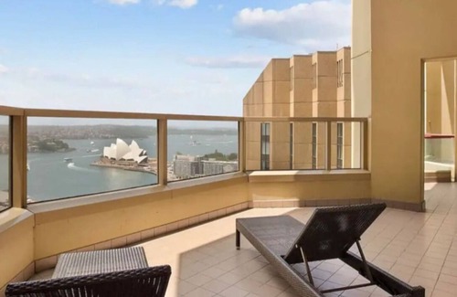 The Rocks Apartment | Amazing Sydney Apartment with Pool, Gym and Sauna!