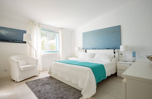 Prainha House | Amazing T4 in Prainha Village 5 min Waking to Beach and Pool