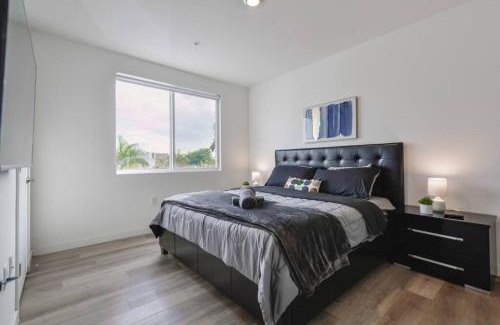 Golden Glades House | Amazing Townhouse 15 minutes from the Beach