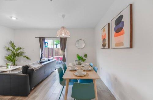 Golden Glades House | Amazing Townhouse 15 minutes from the Beach