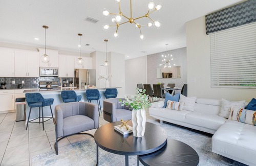 Four Corners Ski Chalet | Amazing Townhouse 4Bed/3Bath/Pool/18Min from Disney