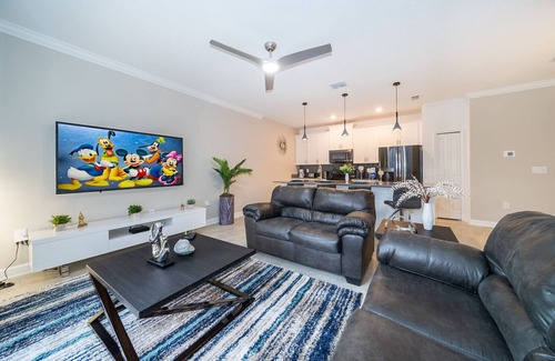 Kissimmee Ski Chalet | Amazing Townhouse 4Bed/3Bath/Pool/5Min Disney