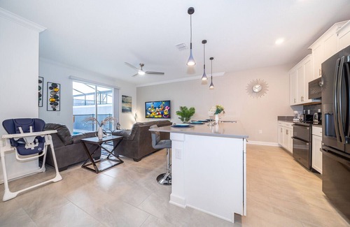 Kissimmee Ski Chalet | Amazing Townhouse 4Bed/3Bath/Pool/5Min Disney