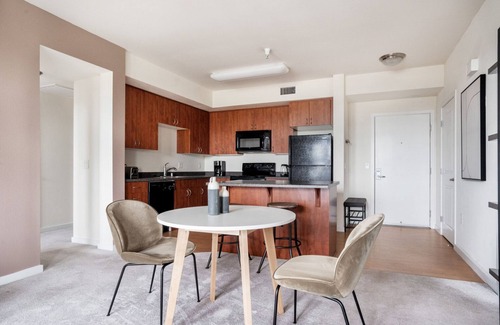 Union City Apartment | Amazing Union City 2BR w/Pool & Spa, nr BART, by Blueground