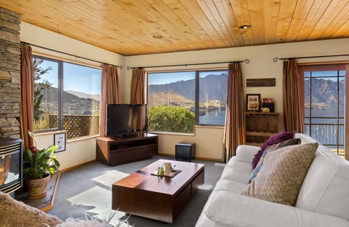 Fernhill House | Amazing View Home