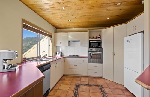 Fernhill House | Amazing View Home