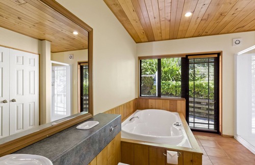 Fernhill House | Amazing View Home