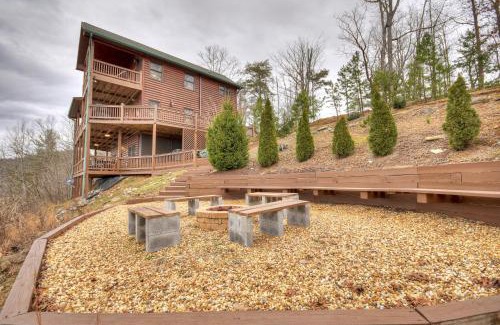 Mineral Bluff House | Amazing View - Hot Tub, Game Room, Fire Pit, and Stunning Mountain Views near Blue Ridge - Mineral Bluff, GA