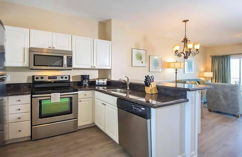 Marathon Hotel | Amazing View! Relaxing Unit, Terrace w/Water View, Full Kitchen! Onsite Pool