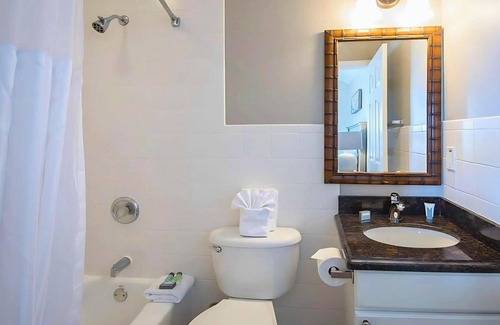 Marathon Hotel | Amazing View! Relaxing Unit, Terrace w/Water View, Full Kitchen! Onsite Pool
