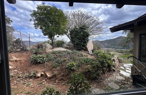 Escondido House | Amazing views. 8 min to I-15. Large rooms & outdoor patios. Monthly discount!