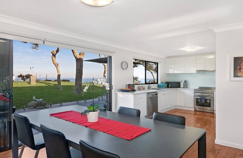 Copacabana House | Amazing views and short walk to beach