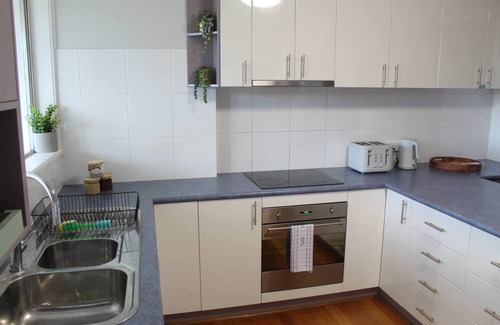Kooringal House | Amazing views, Firepit, FREE Firewood